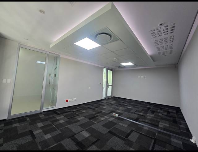665M² OFFICE TO LET IN MAGALIESSIG